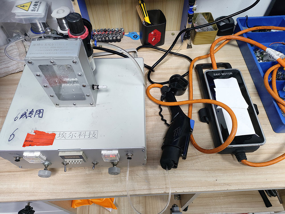 20220712-2新能源电车充电器防水测试.jpg